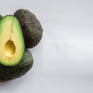 AGUACATE EN MITADES